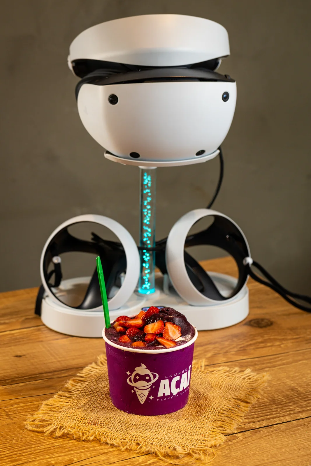 Experiência de realidade virtual com açaí no Açaí Lounge